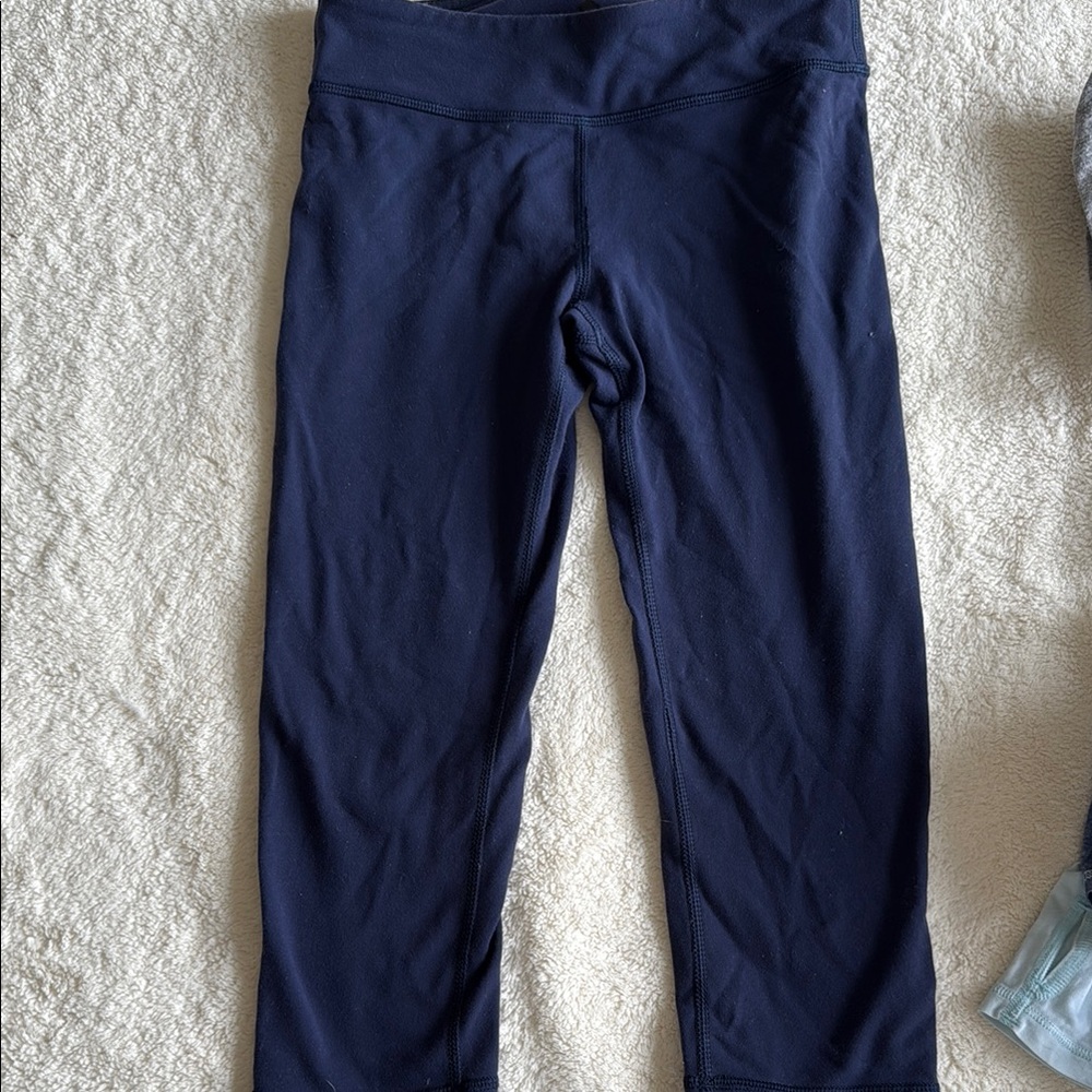 Ivivva athletic navy capri